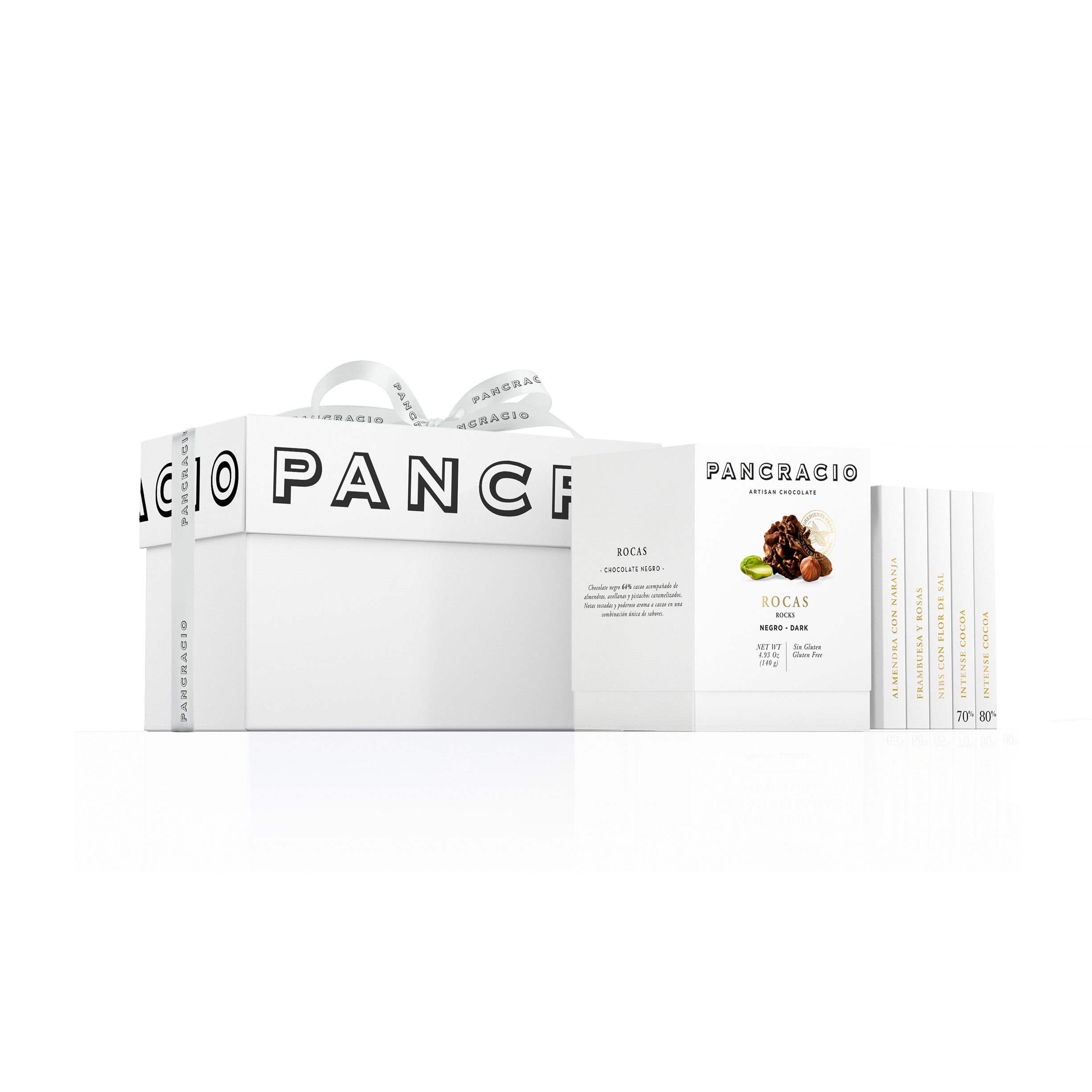 Caja de regalo, junto a una caja pequeña de bombones y cinco mini tabletas