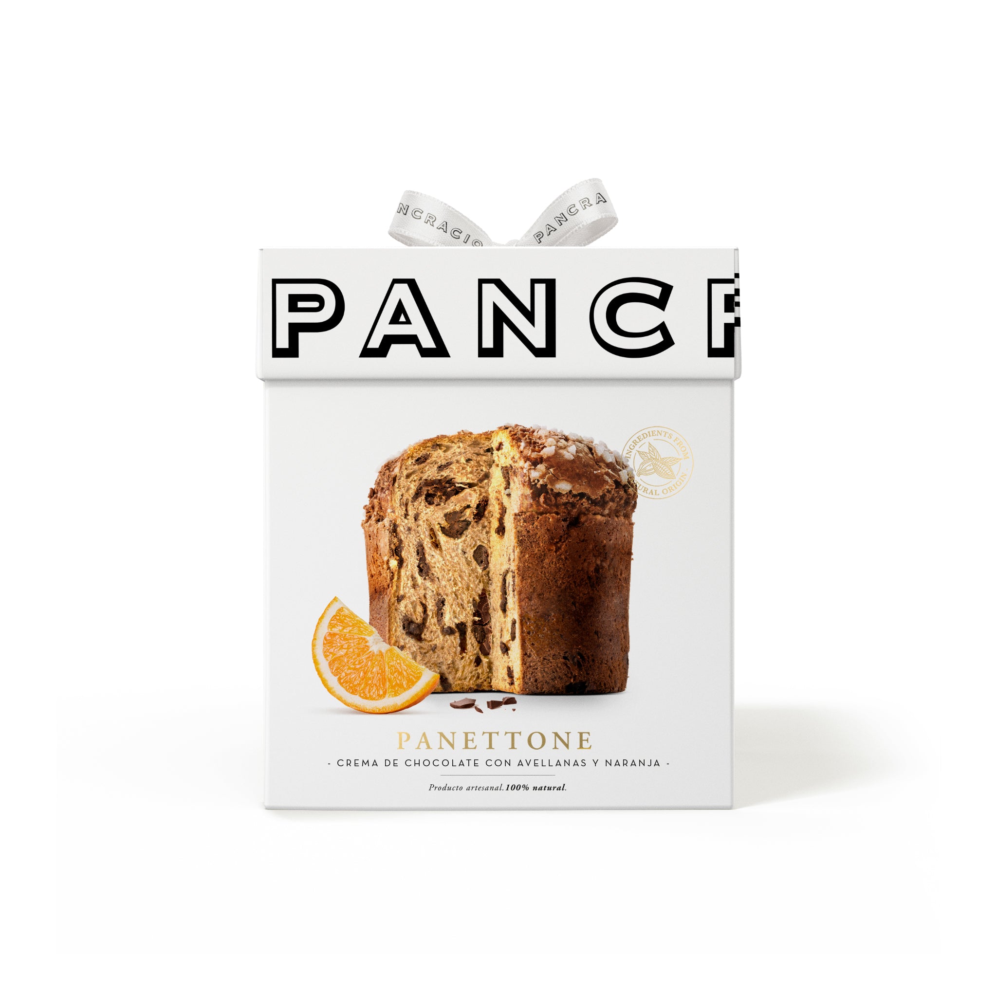 Una caja de regalo blanca con un lazo que contiene un panettone de chocolate y naranja de 500 gramos.